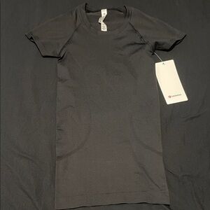 Black swiftly tech short sleeve
